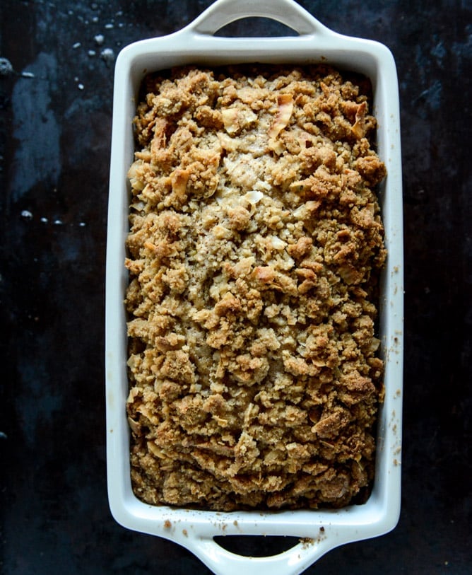 Whole Wheat Banana Bread with Coconut Cinnamon Streusel I howsweeteats.com Whole Wheat Banana Bread with Coconut Cinnamon Streusel I howsweeteats.com