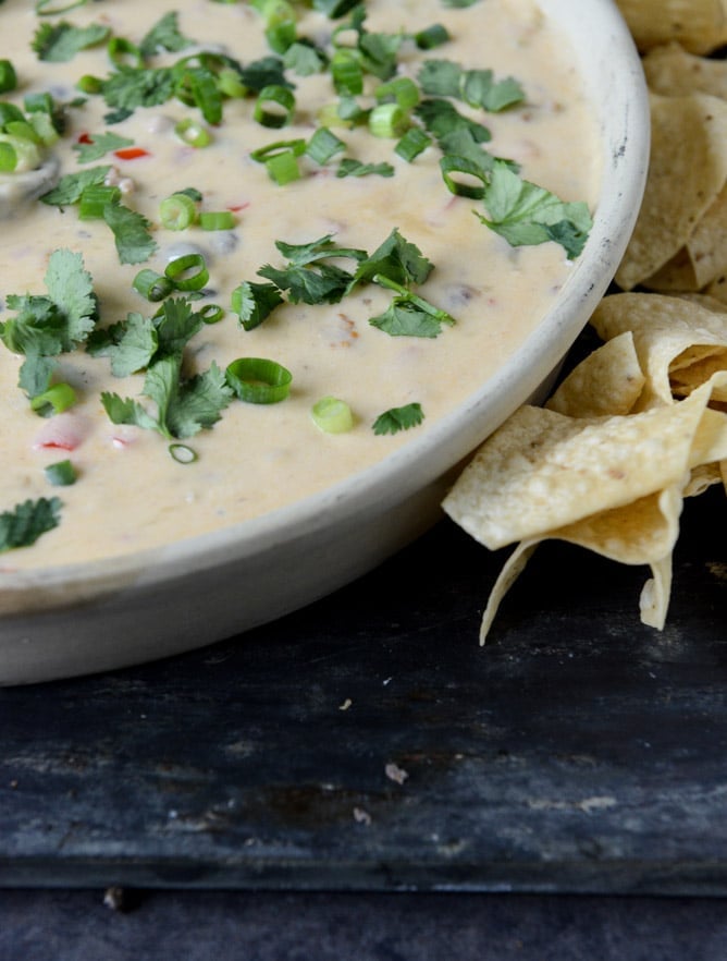 Spicy Beer Queso with Chorizo and Black Beans I howsweeteats.com Spicy Beer Queso with Chorizo and Black Beans I howsweeteats.com