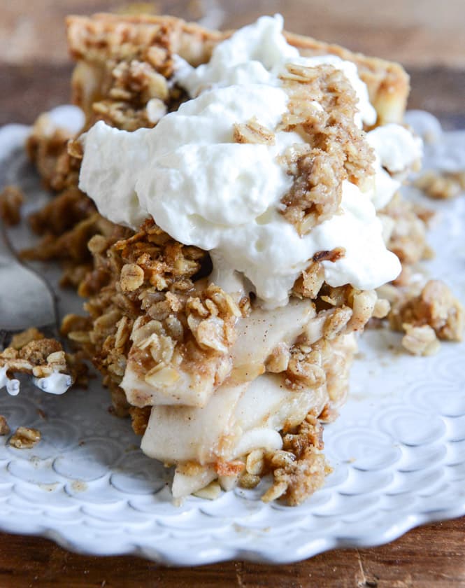Cider Boubon Apple Pie with Oatmeal Cookie Crumble I howsweeteats.com Cider Boubon Apple Pie with Oatmeal Cookie Crumble I howsweeteats.com