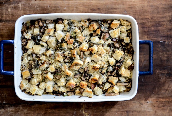 Pretzel Bread Quinoa Stuffing with Garlic Butter Mushrooms I howsweeteats.com Pretzel Bread Quinoa Stuffing with Garlic Butter Mushrooms I howsweeteats.com