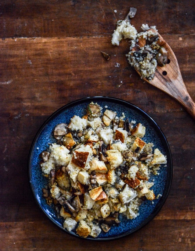 Pretzel Bread Quinoa Stuffing with Garlic Butter Mushrooms I howsweeteats.com Pretzel Bread Quinoa Stuffing with Garlic Butter Mushrooms I howsweeteats.com