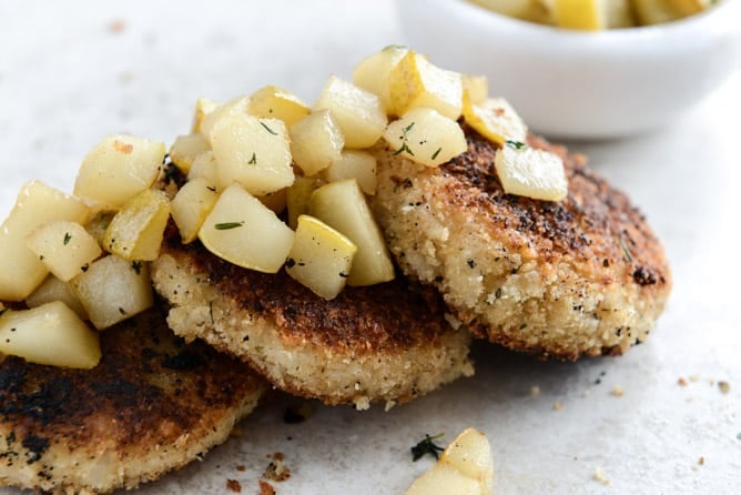Crispy Goat Cheese Risotto Cakes with Vanilla Salted Winter Pears I howsweeteats.com Crispy Goat Cheese Risotto Cakes with Vanilla Salted Winter Pears I howsweeteats.com