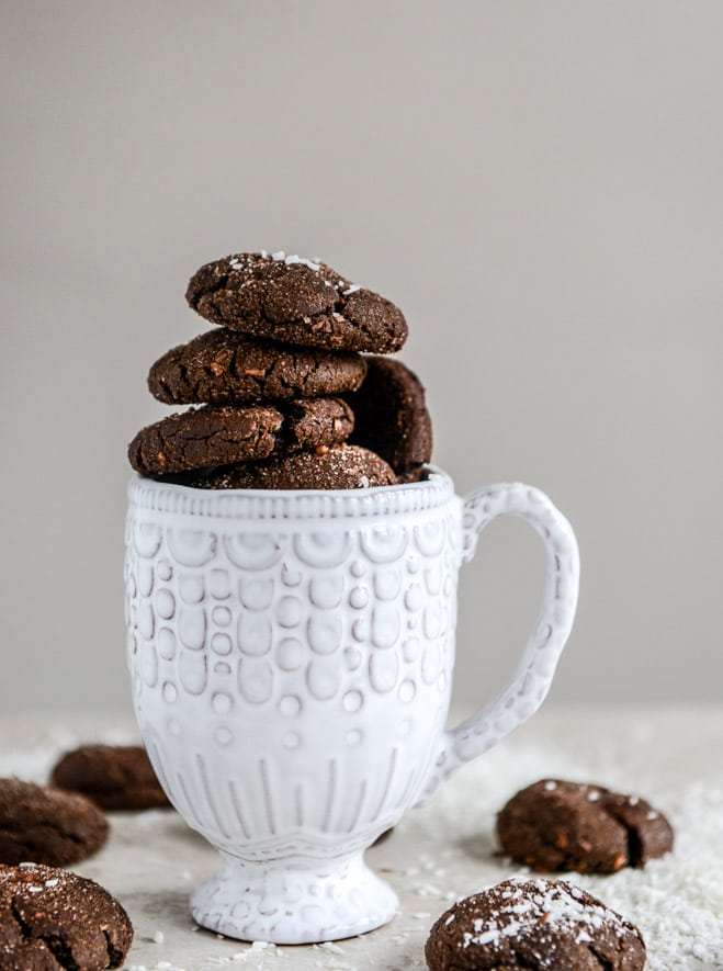 mocha coconut crinkles I howsweeteats.com mocha coconut crinkles I howsweeteats.com