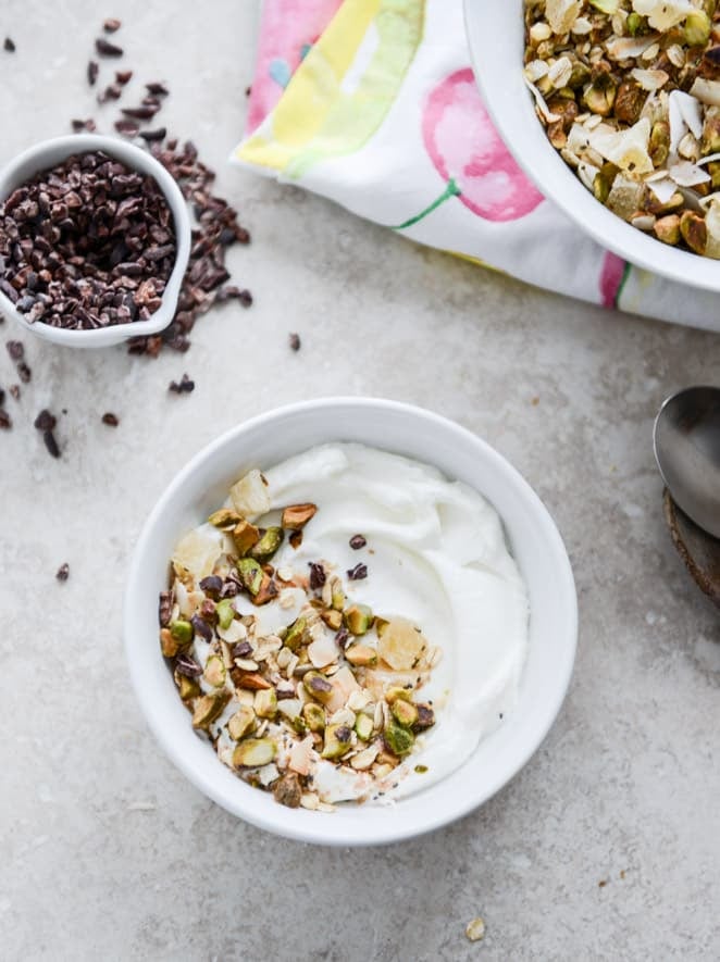 toasted pistachio and pineapple muesli I howsweeteats.com toasted pistachio and pineapple muesli I howsweeteats.com
