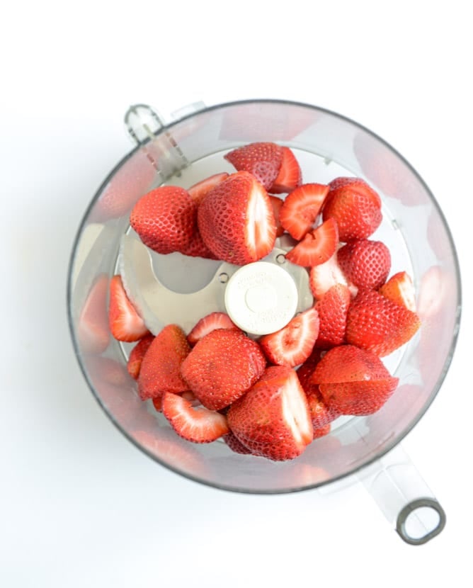 strawberry chia jam squares I howsweeteats.com