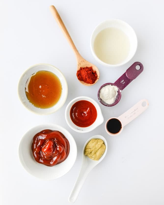 Homemade Potato Chips with Sriracha BBQ Sauce and Greek Yogurt Blue Cheese I howsweeteats.com