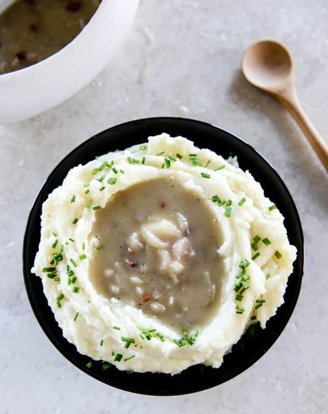 roasted garlic goat cheese mashed potatoes I howsweeteats.com