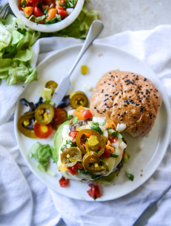 how to make queso cheese burgers I howsweeteats.com
