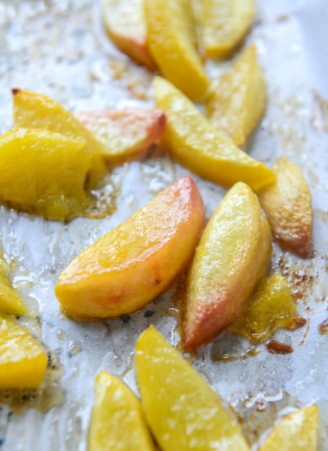 no-churn sugar roasted peach pie ice cream I howsweeteats.com