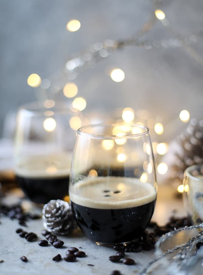 3 ingredient espresso martinis I howsweeteats.com