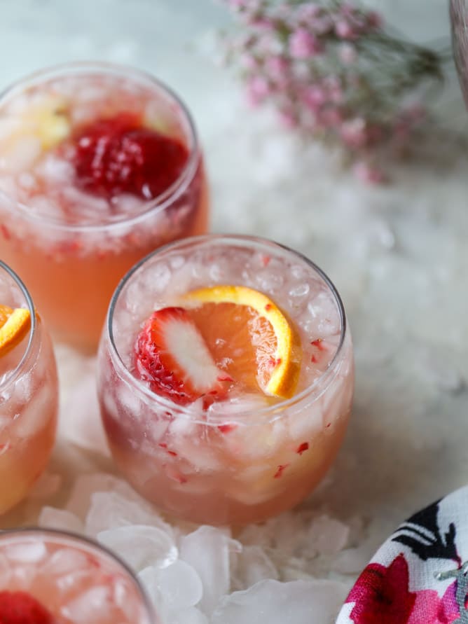 strawberry citrus easter punch I howsweeteats.com