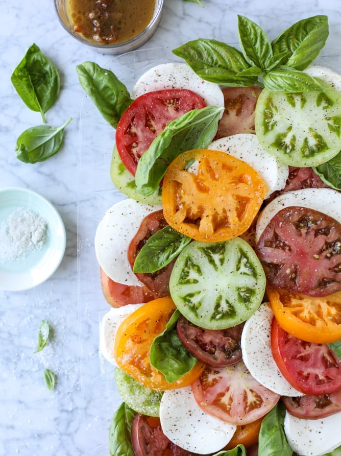 hot bacon caprese salad I howsweeteats.com