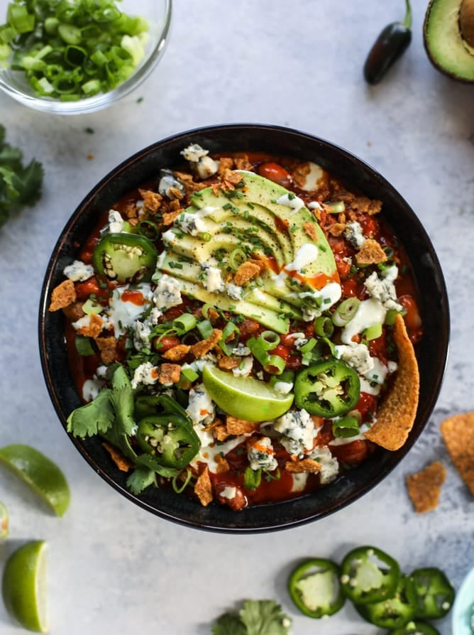 slow cooker buffalo chicken chili I howsweeteats.com