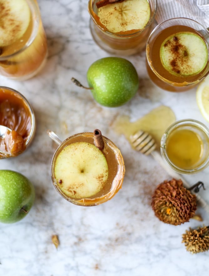 caramel apple hot toddy I howsweeteats.com #caramel #apple #cocktail