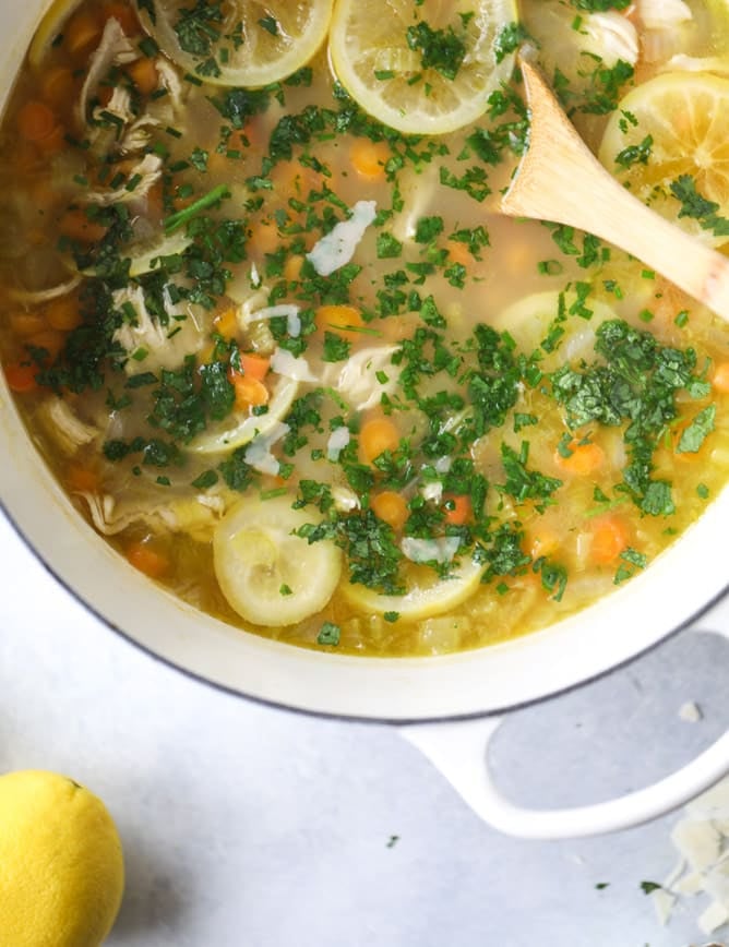 easy lemon chicken soup I howsweeteats.com #soup #chicken #chickennoodlesoup #lemon #recipes #healthy