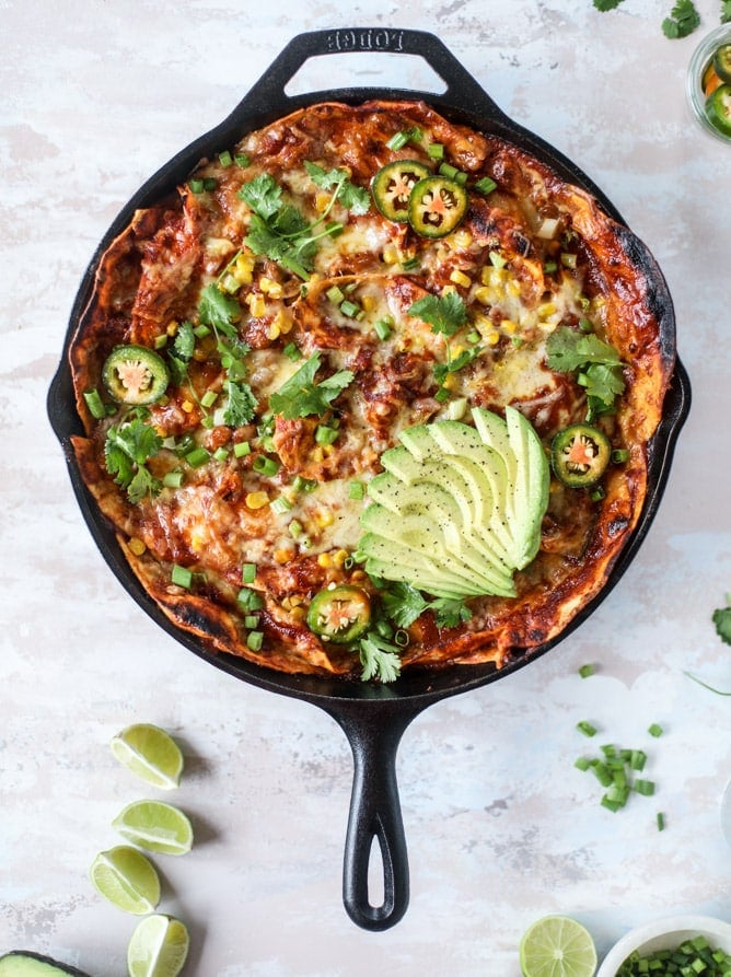 smoky chicken enchilada skillet I howsweeteats.com #chicken #enchilada #skillet #beans