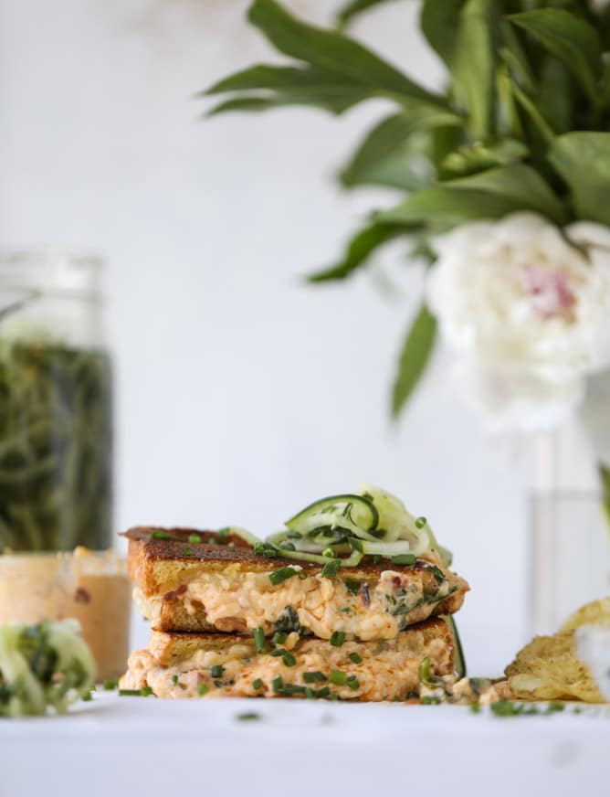pimento cheese grilled cheese I howsweeteats.com #pimentocheese #grilledcheese #pickles #kentuckyderby