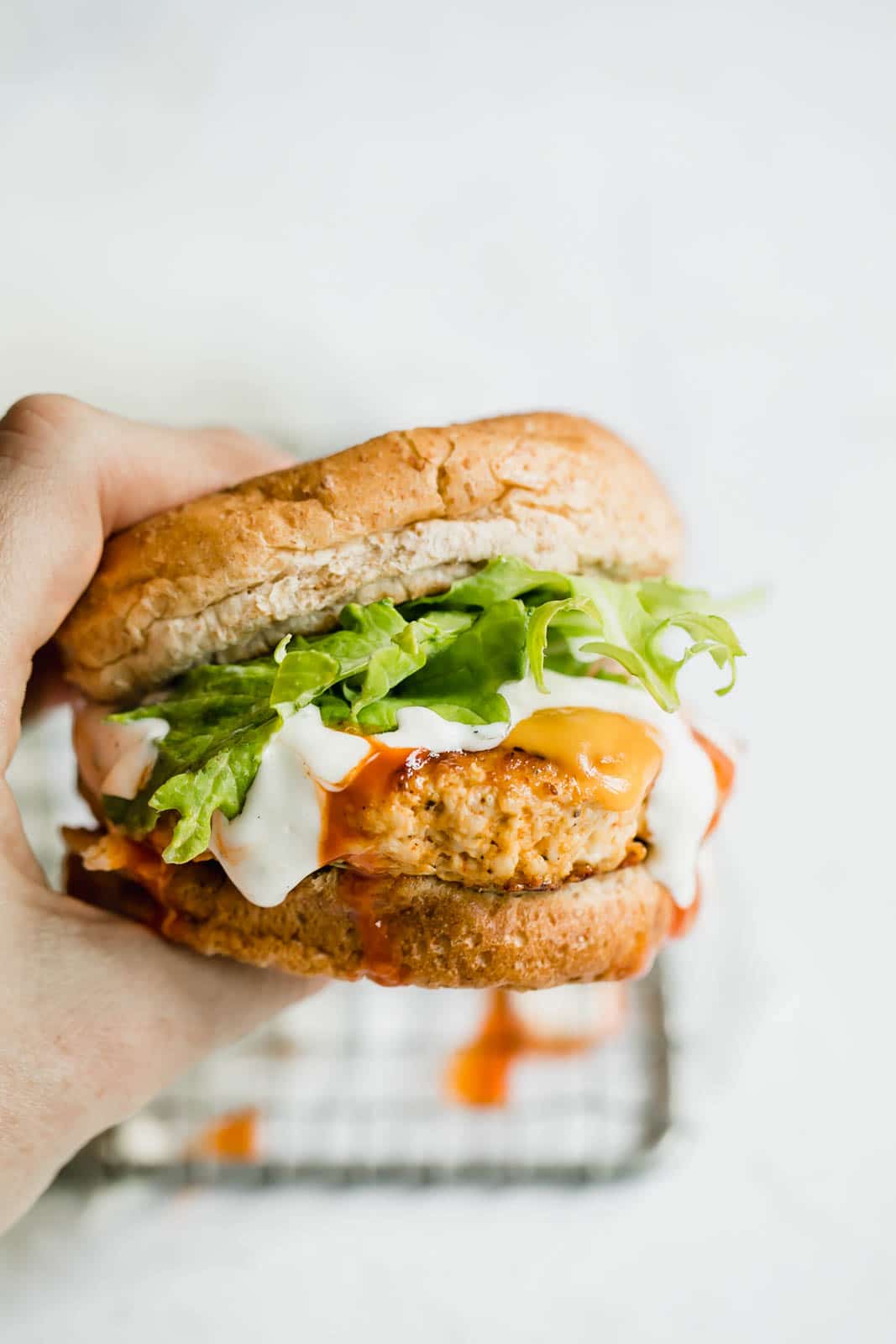 25 of my favorite easy dinners and back-to-school recipes! A fantastic mix of chicken, veggie and beef recipes that can made in 30 minutes or less. Perfect for back to school and weeknights when you need a super delicious but easy dinner. I howsweeteats.com #easy #dinners #back #to #school #recipes #healthy #30minute #meals
