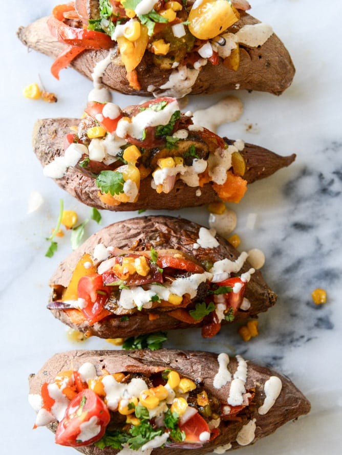 25 of my favorite easy dinners and back-to-school recipes! A fantastic mix of chicken, veggie and beef recipes that can made in 30 minutes or less. Perfect for back to school and weeknights when you need a super delicious but easy dinner. I howsweeteats.com #easy #dinners #back #to #school #recipes #healthy #30minute #meals