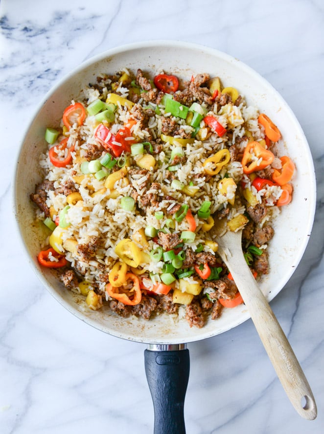 25 of my favorite easy dinners and back-to-school recipes! A fantastic mix of chicken, veggie and beef recipes that can made in 30 minutes or less. Perfect for back to school and weeknights when you need a super delicious but easy dinner. I howsweeteats.com #easy #dinners #back #to #school #recipes #healthy #30minute #meals