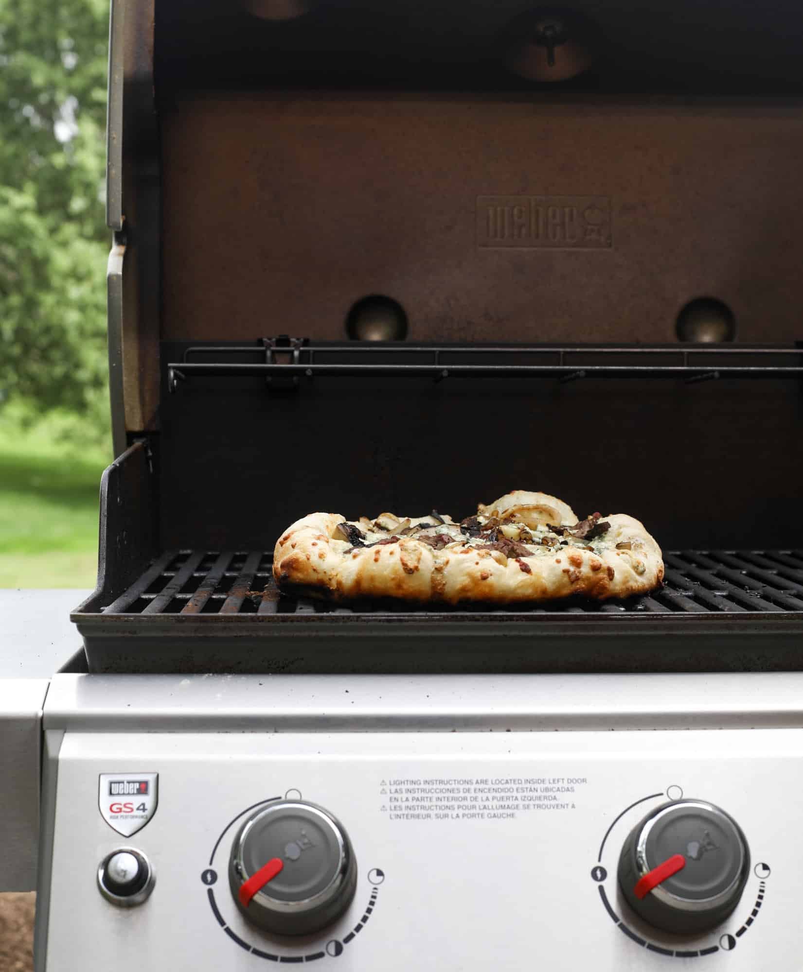 how to grill pizza