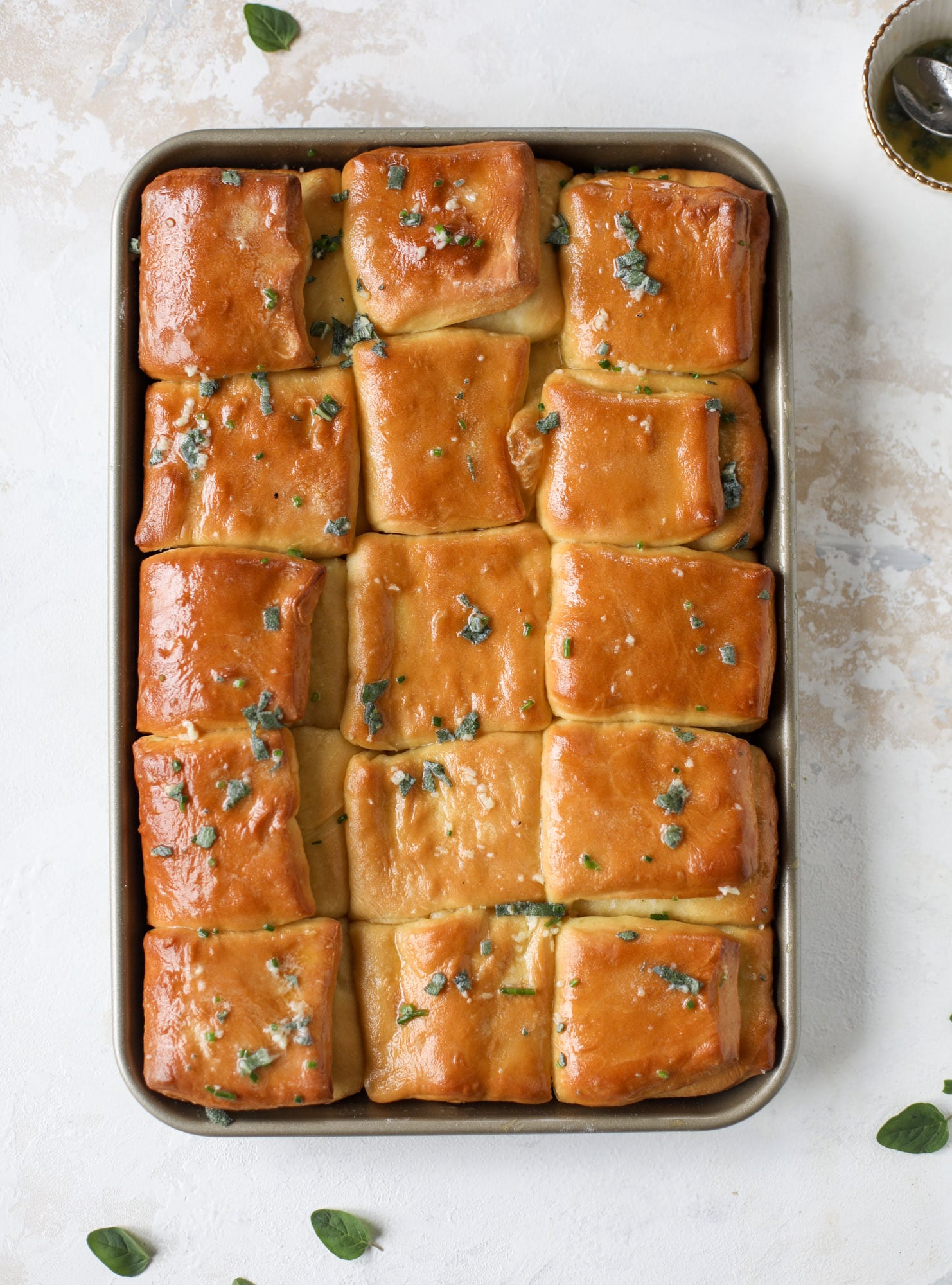 Right here I'm sharing the best thanksgiving recipes you can find! Over 100 of my favorite recipes from salads and apps to dessert and cocktails.