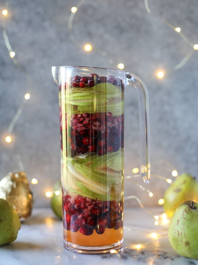 Sharing 25 of my favorite holiday recipes to make over christmas break, from brunch to dinner, cocktails and dessert! So many options.