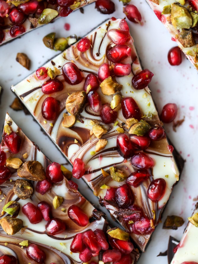 Sharing 25 of my favorite holiday recipes to make over christmas break, from brunch to dinner, cocktails and dessert! So many options.