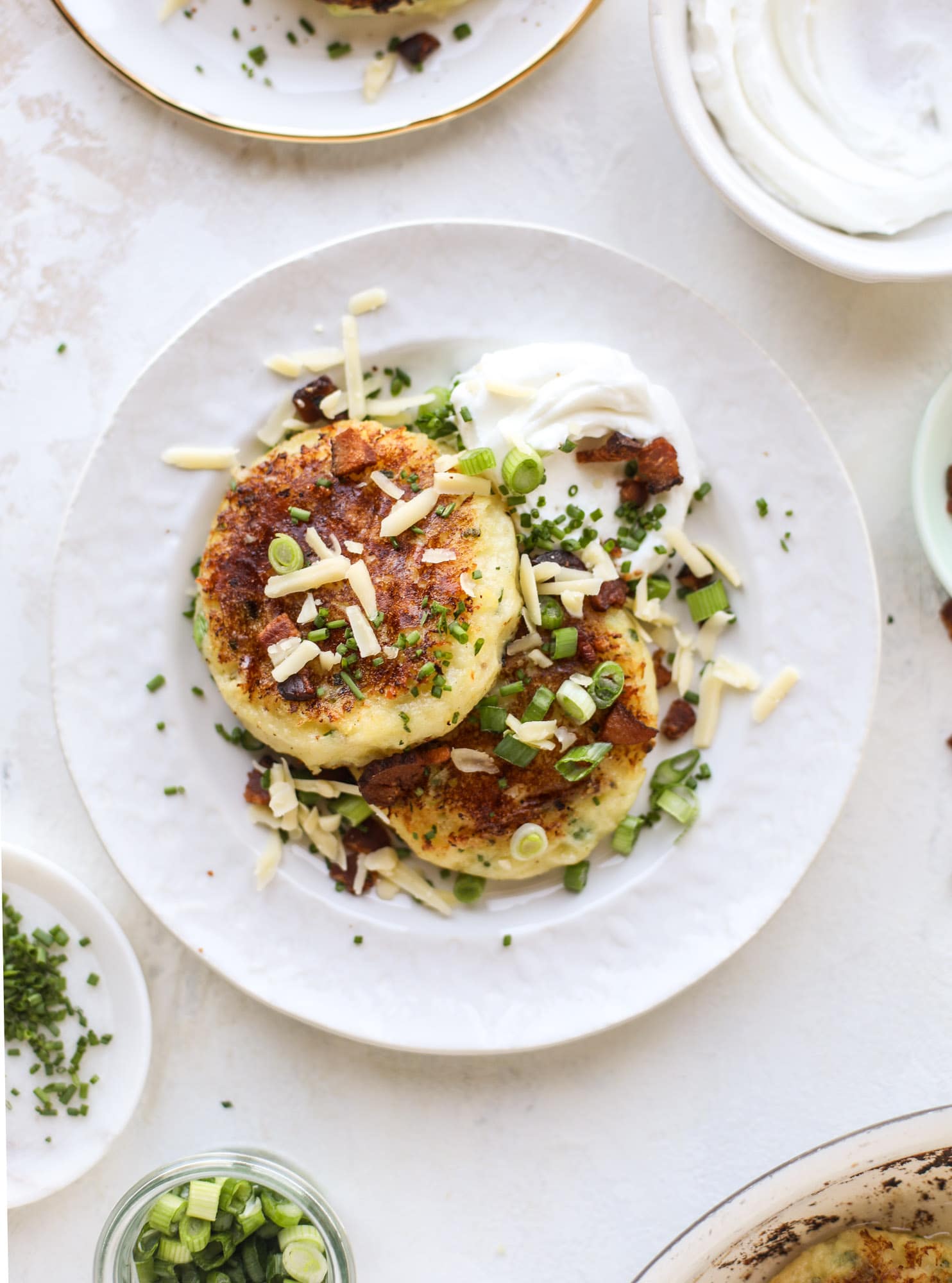 16 of my favorite st patrick's day recipes are here! Dinner, desserts, drinks and of course - COFFEE! Bring out the Guinness and the Baileys!