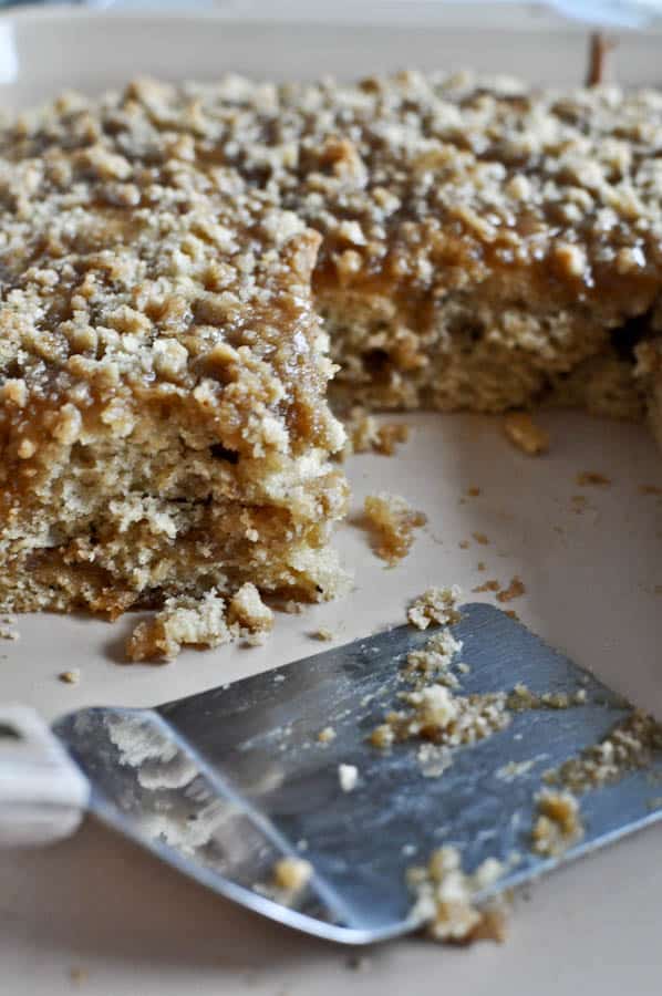 Eggnog Breakfast Crumble Crunch Cake I howsweeteats.com