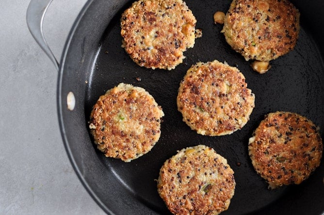 Crispy Quinoa Sliders I howsweeteats.com