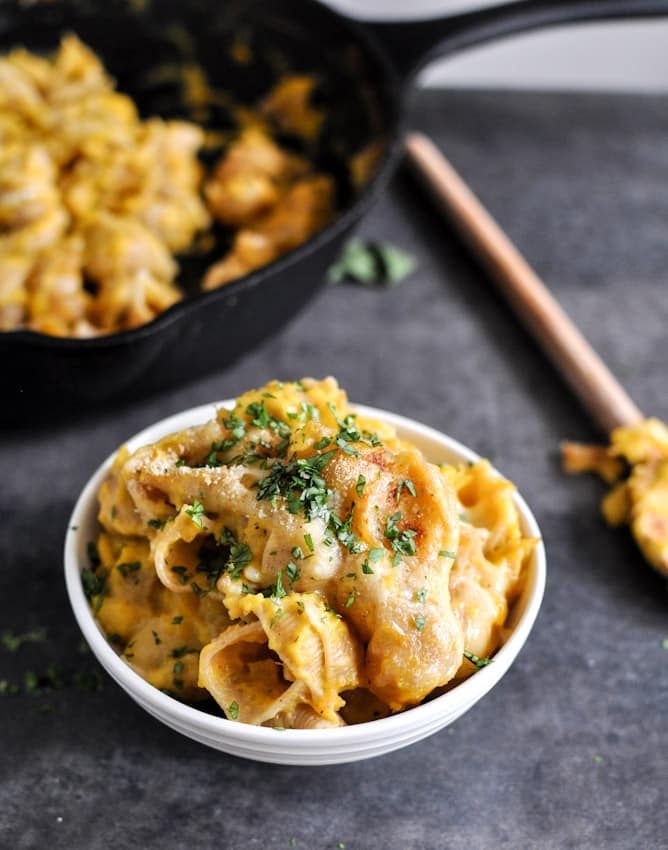 Easy Butternut Skillet Shells & Cheese I howsweeteats.com