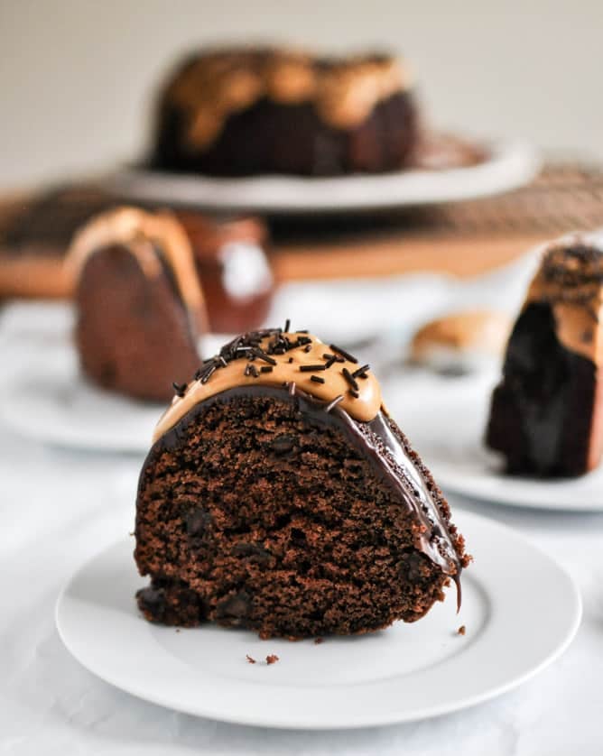 Chocolate Fudge Peanut Butter Cake I howsweeteats.com
