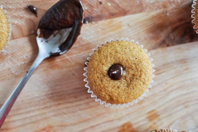 Pumpkin S'mores Cupcakes I howsweeteats.com