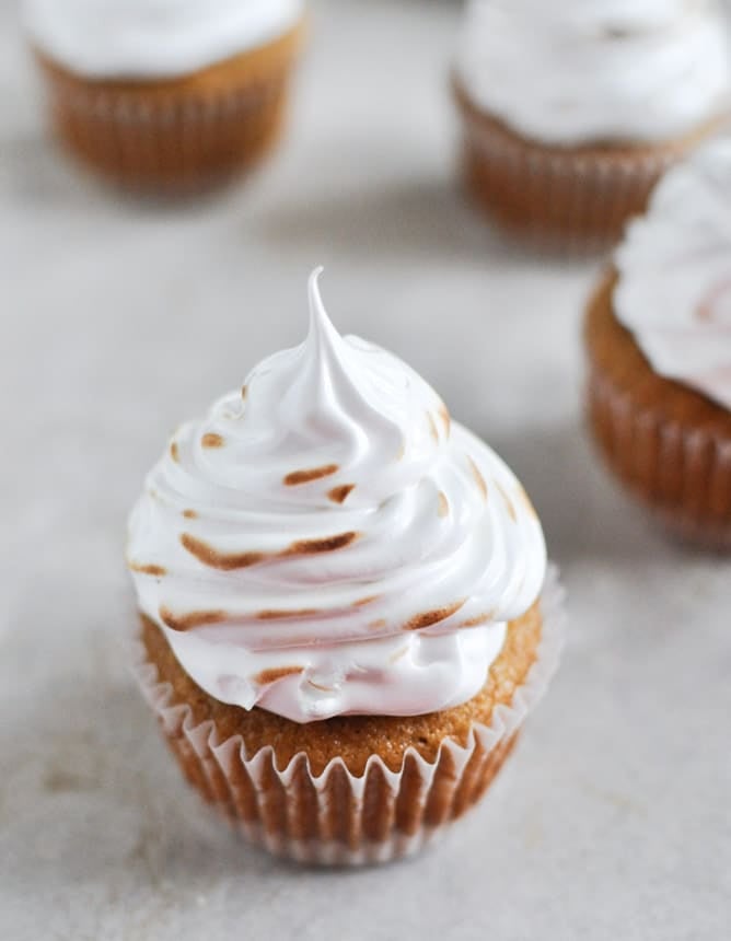 Pumpkin S'mores Cupcakes I howsweeteats.com
