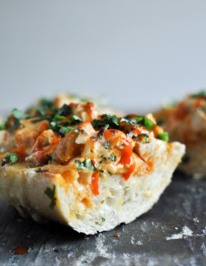 30-Minute Buffalo Chicken French Breads I howsweeteats.com