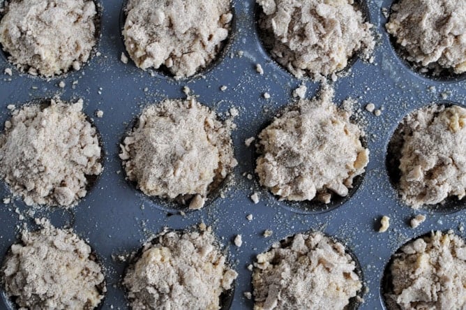 Whole Wheat Coffee Cake Muffins I howsweeteats.com