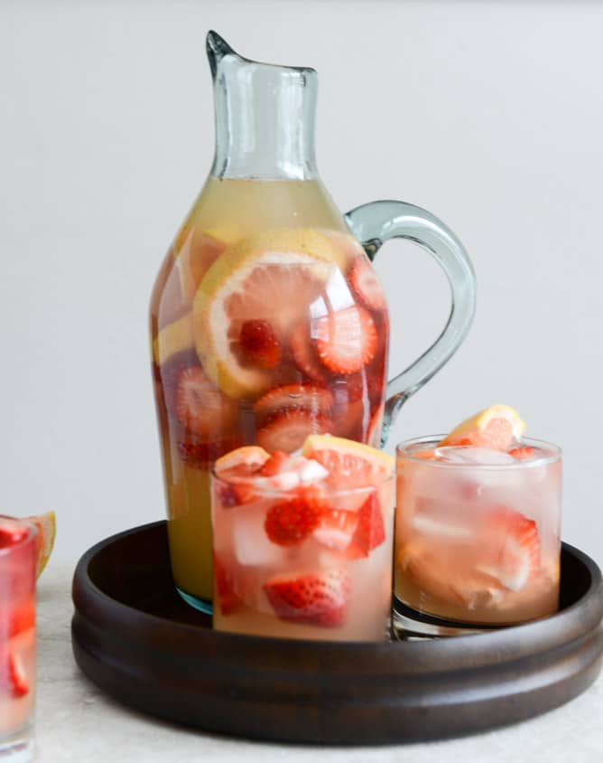 Sparkling Grapefruit Sangria I howsweeteats.com