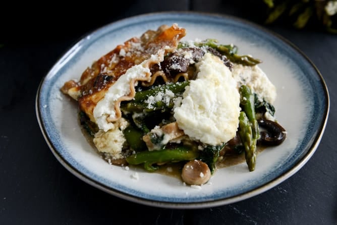 Springtime Veggie Skillet Lasagna I howsweeteats.com