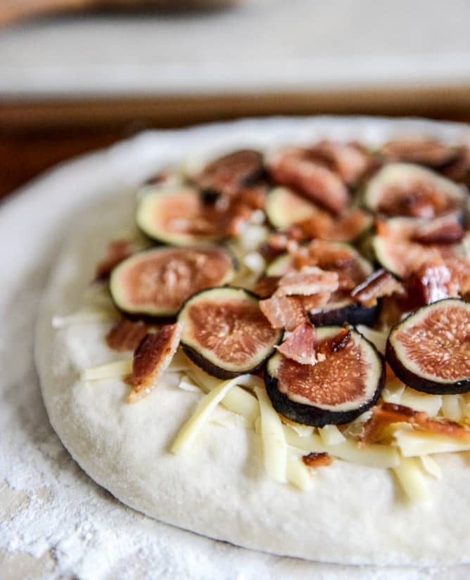 Fresh Fig, Bacon + Blue Cheese Pizza I howsweeteats.com