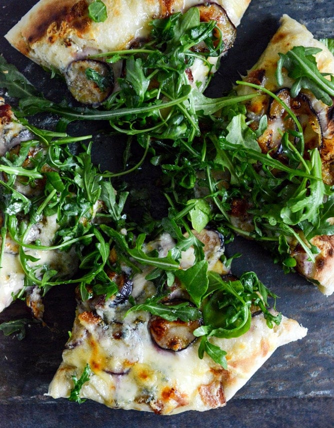 Fresh Fig, Bacon + Blue Cheese Pizza I howsweeteats.com