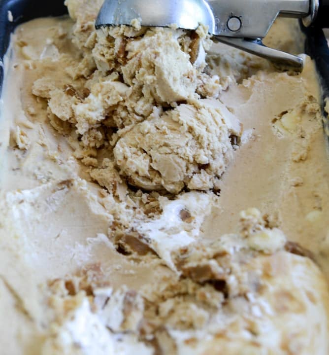 Fluffernutter Chip Ice Cream I howsweeteats.com