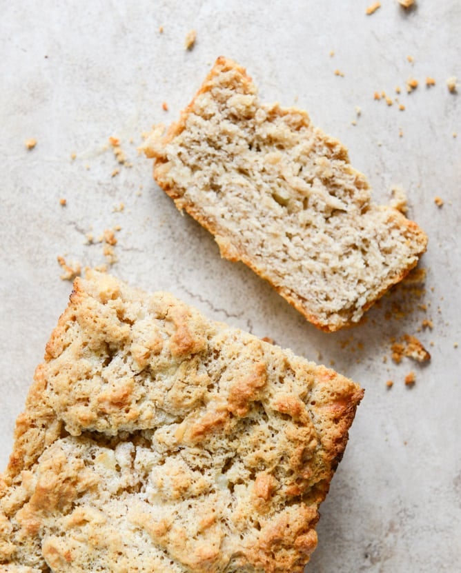 White Cheddar Beer Bread I howsweeteats.com