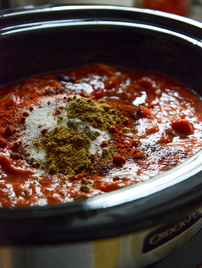 Crockpot Pulled Pork Chili I howsweeteats.com