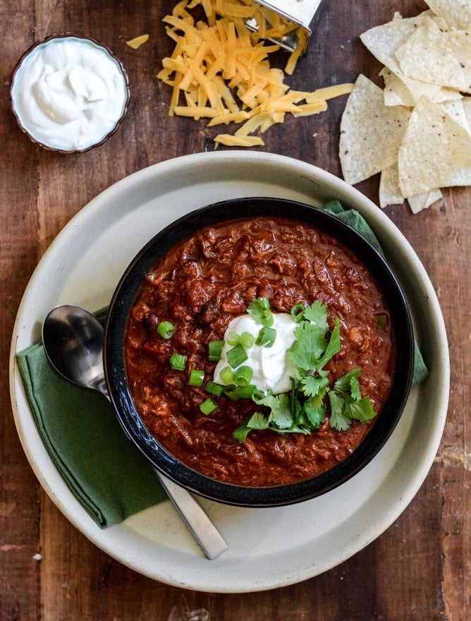 Crockpot Pulled Pork Chili I howsweeteats.com