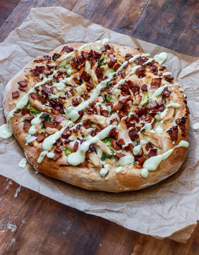 thanksgiving leftovers: turkey, bacon and avocado ranch pizza I howsweeteats.com