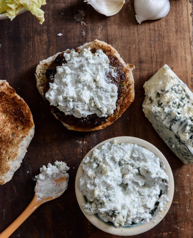 Turkey Burgers with Creamy Gorgonzola and Chili Garlic Slaw I howsweeteats.com