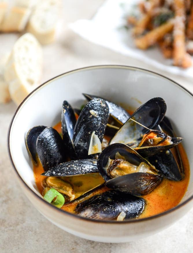 coconut curry mussels I howsweeteats.com