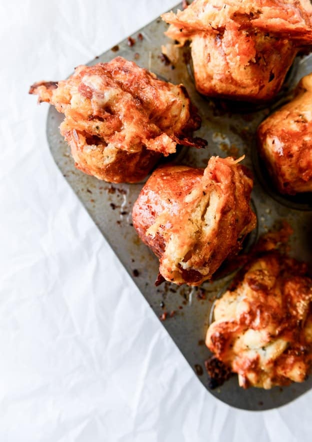 pepperoni pizza pull apart breads I howsweeteats.com