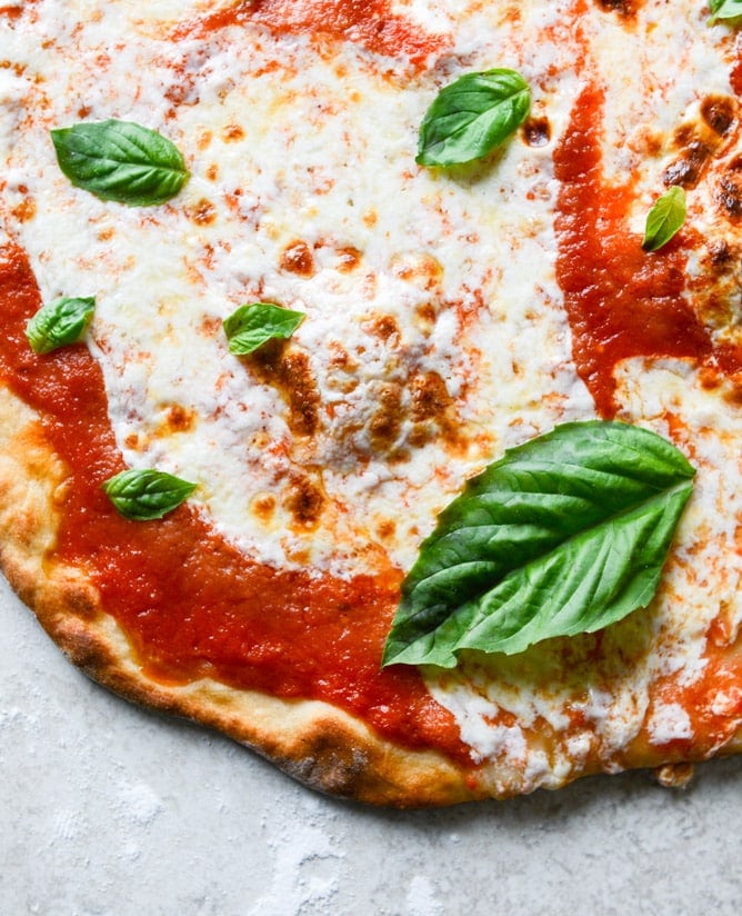 thin crust pizza I howsweeteats.com
